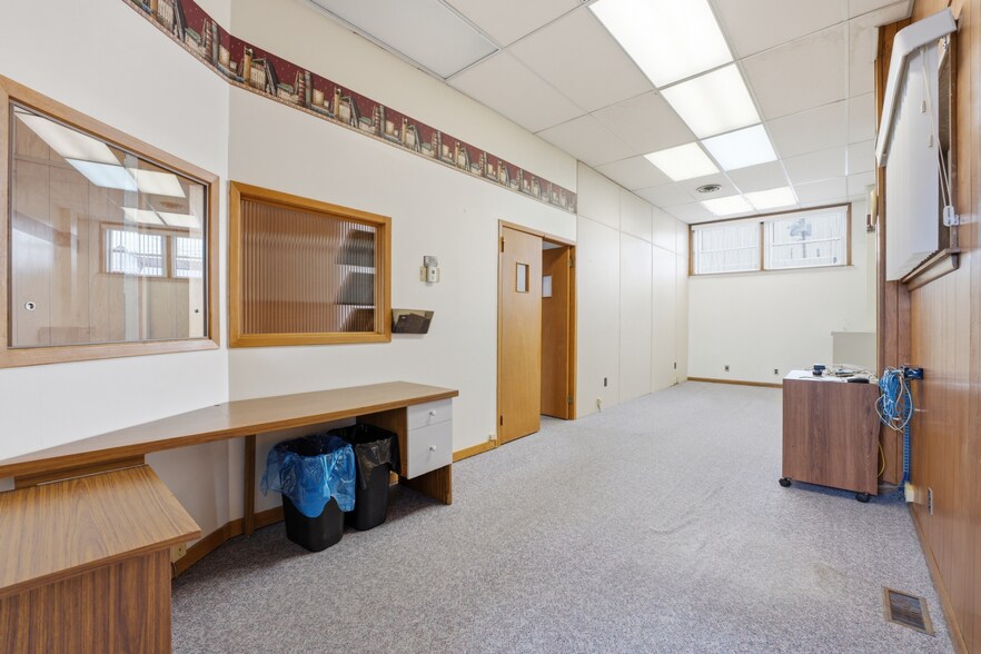 More Photos Of 29 Jarvis St, Fort Erie Office For Sale
