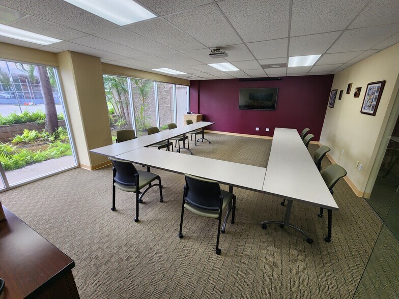 More Photos Of 1449 S Beretania St, Honolulu Parking Garage For Lease