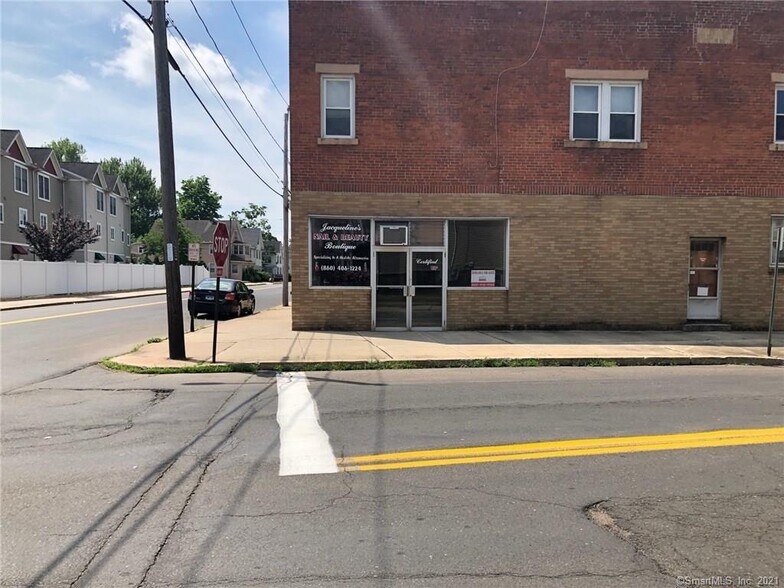 More Photos Of 2 W Center St, Southington Showroom For Lease