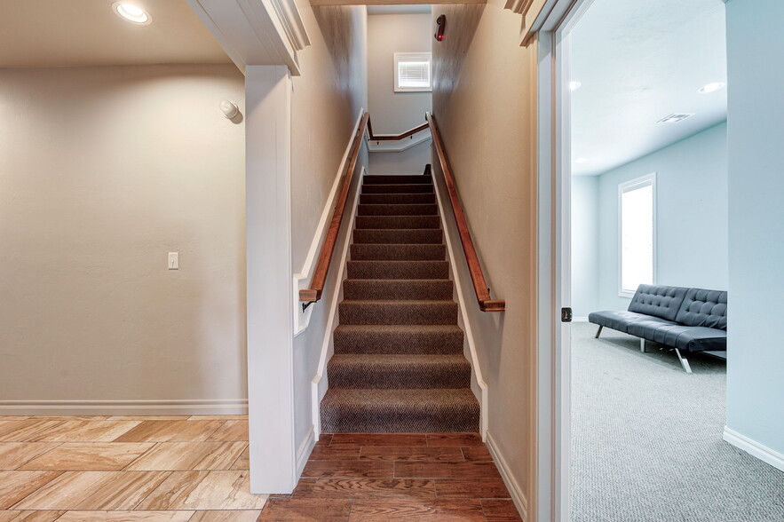 More Photos Of 450 E Main St, Yukon Religious Facility For Sale