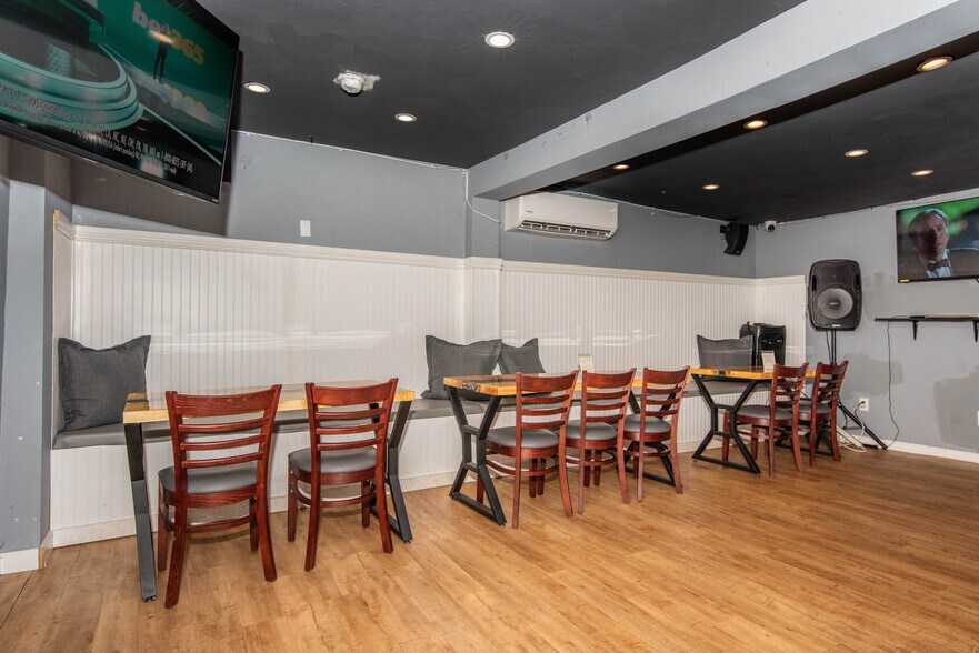 More Photos Of 932 Wyoming Ave, Scranton Bar For Sale