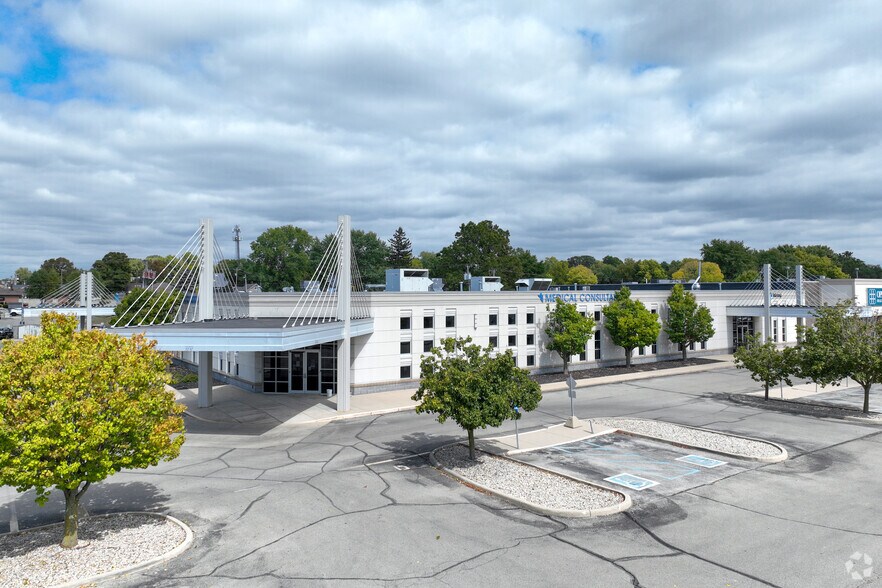 More Photos Of 800 S Tillotson Ave, Muncie Medical For Sale