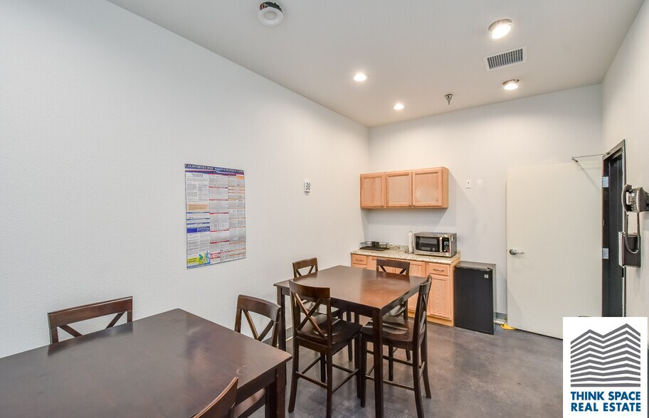 More Photos Of 9419 Mason Ave, Chatsworth Manufacturing For Lease