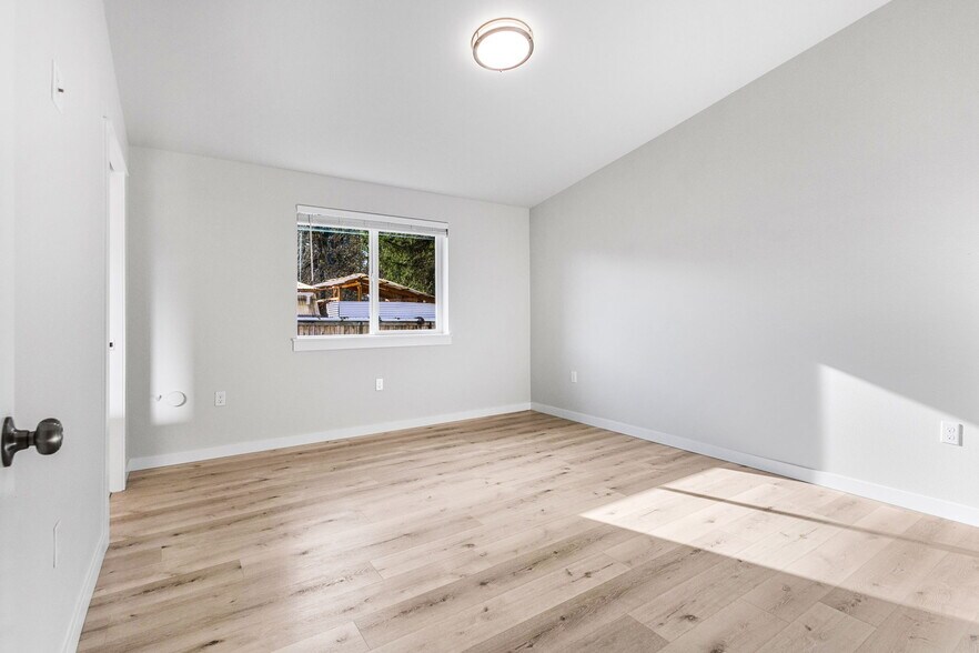 More Photos Of 3631 Green River Rd, Sweet Home Multifamily For Sale