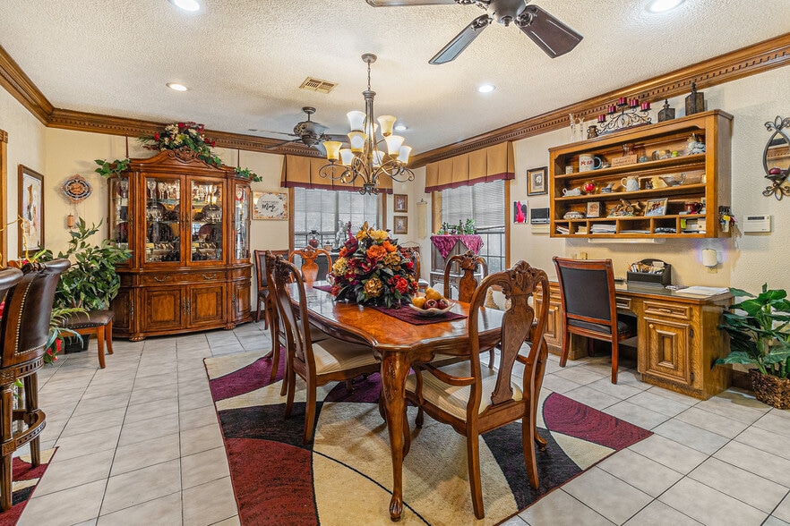 More Photos Of 1454 Oday Rd, Pearland Light Manufacturing For Sale