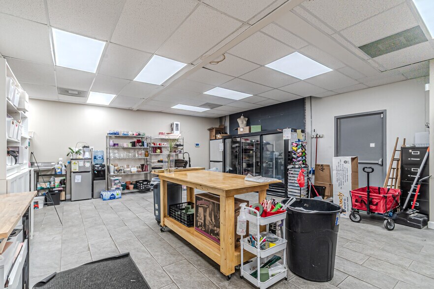 More Photos Of 16522-16536 Park Row, Houston Light Distribution For Lease