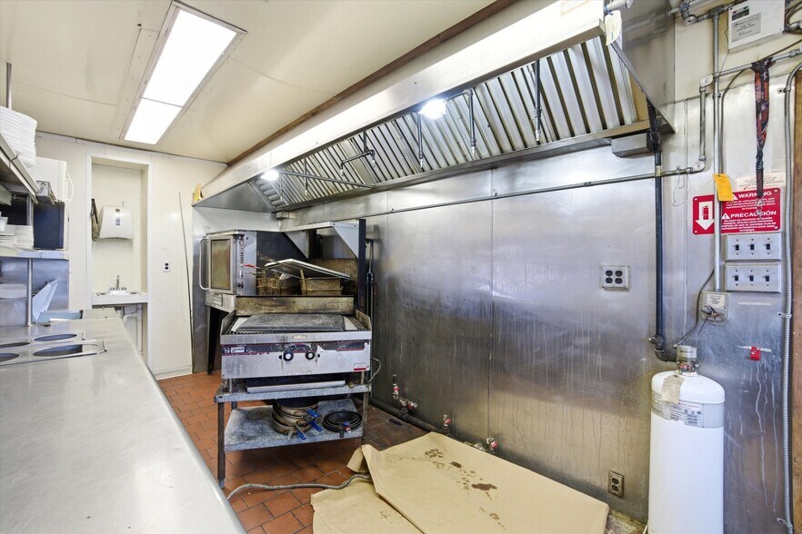 More Photos Of 40 Weirs Rd, Gilford Restaurant For Sale