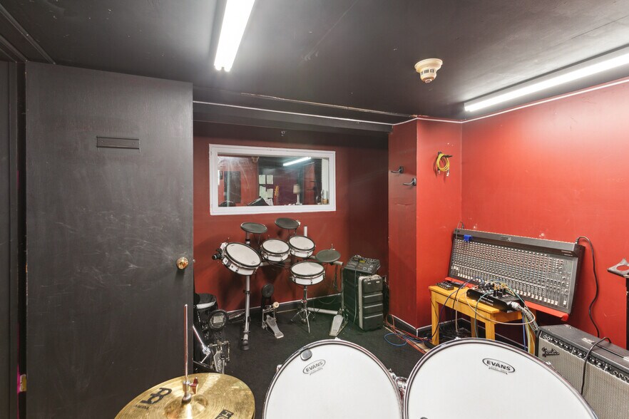 More Photos Of 600 Main St, Riverton Office For Sale