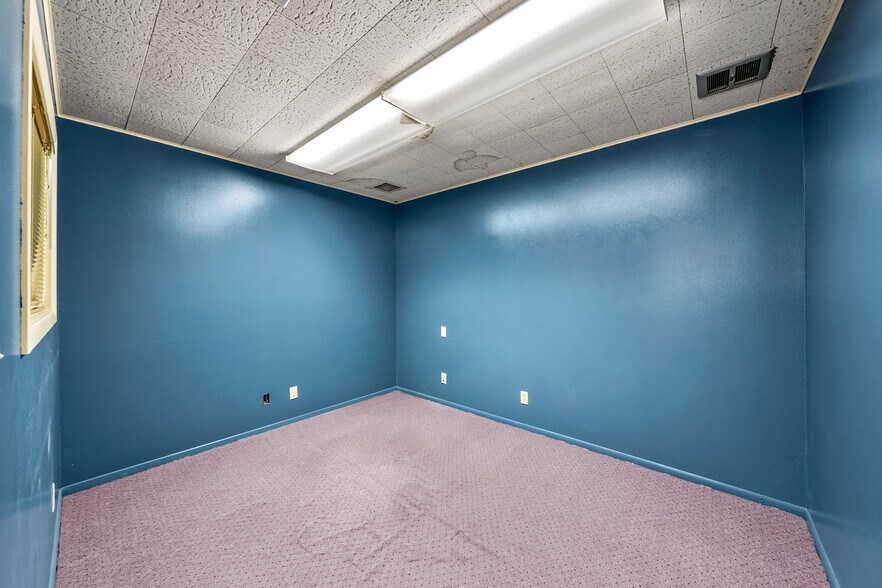 More Photos Of 655 W Umpqua St, Roseburg Radio TVTransmission Facilities For Sale