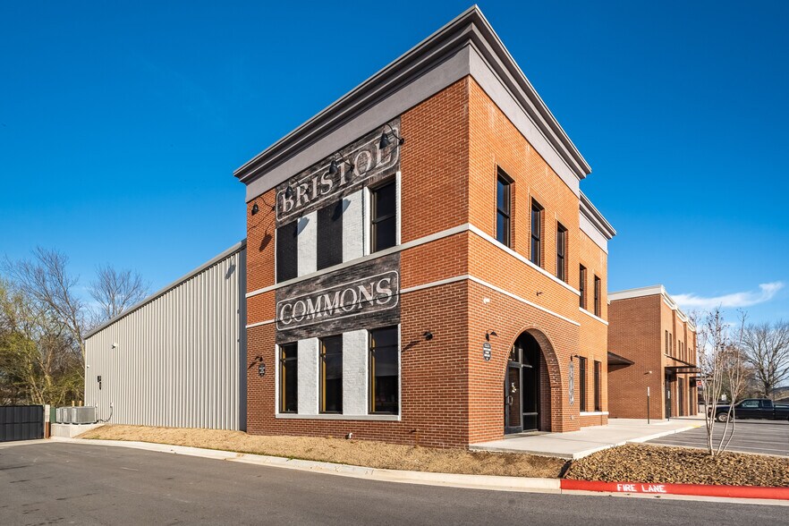 More Photos Of 140 Southwinds Rd, Farmington Storefront Retail Office For Lease