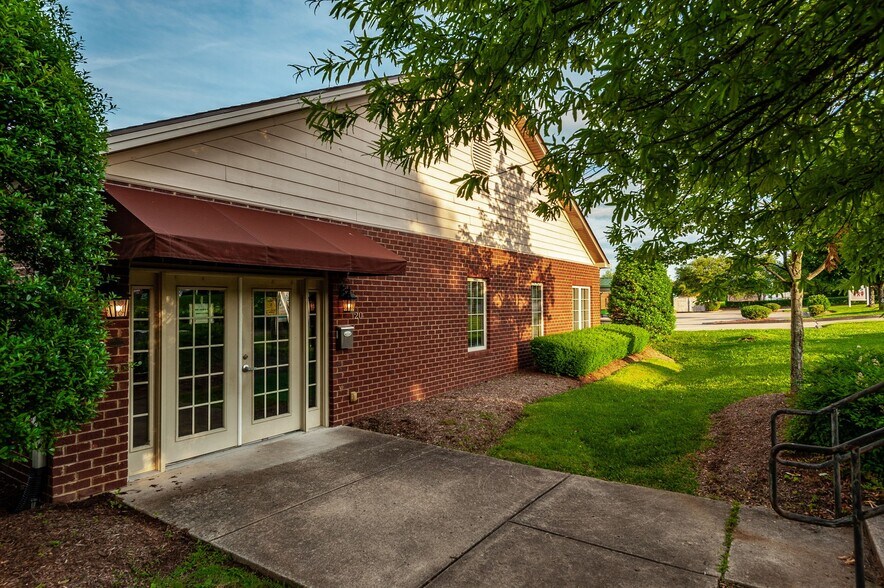 More Photos Of 20 Executive Park Dr, Hendersonville Loft Creative Space For Sale