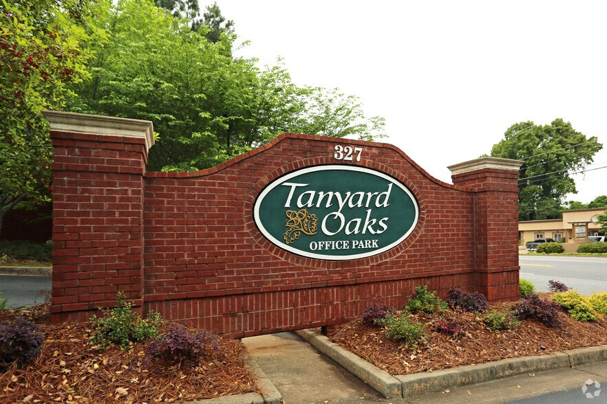 More Photos Of 327 Dahlonega St, Cumming Medical For Lease