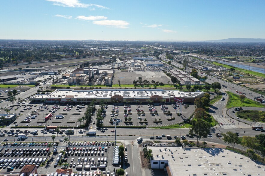 More Photos Of 5700 Firestone Blvd, South Gate Unknown For Lease