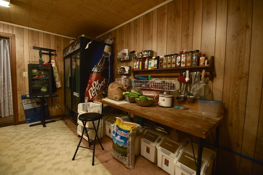 More Photos Of 15745 TX-204, Cushing Specialty For Sale