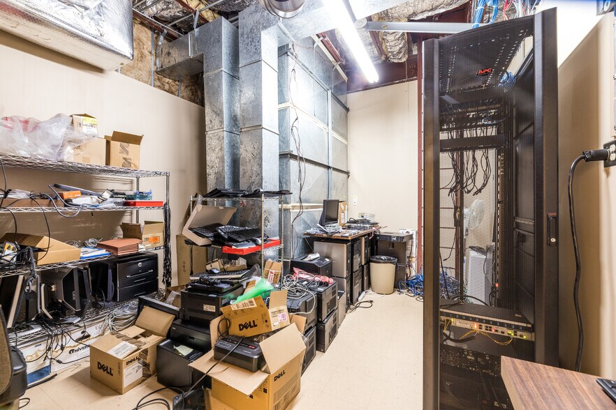 More Photos Of 208 E Houston St, Beeville Office For Sale