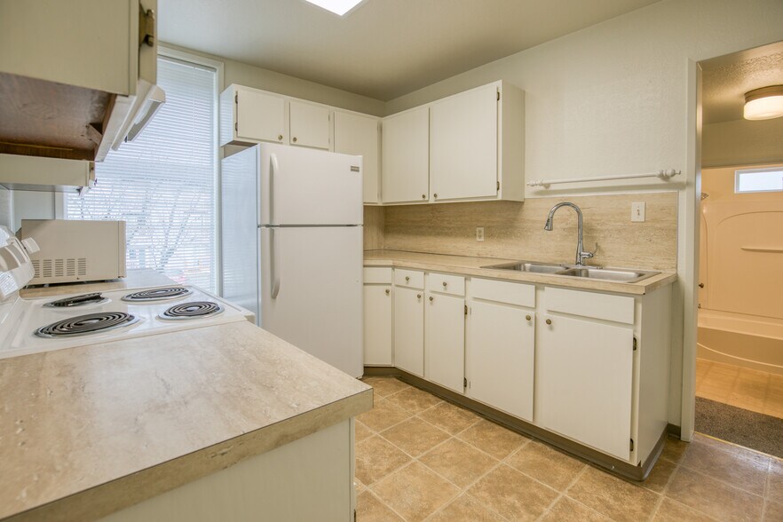 More Photos Of 208 N H St, Aberdeen Office For Sale