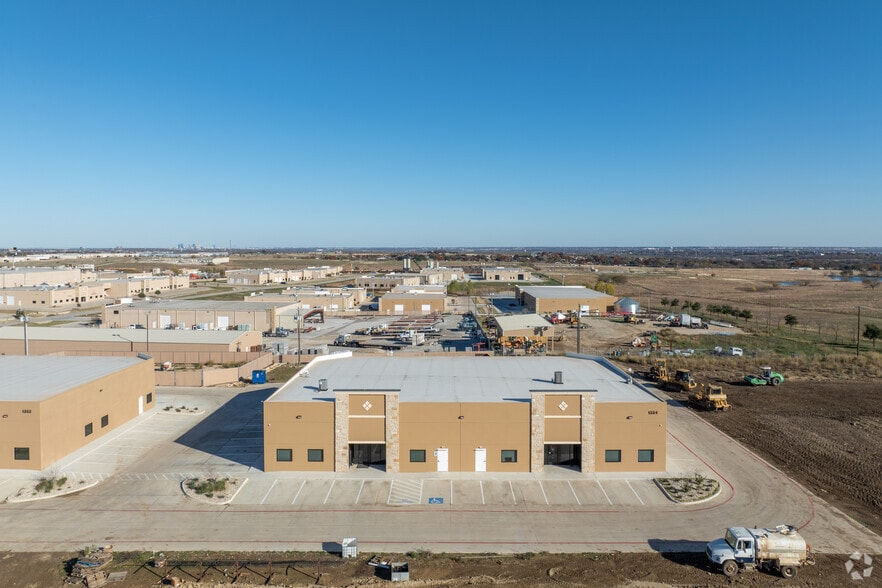 More Photos Of 1354 Ranchers Legacy Trl, Fort Worth Warehouse For Lease