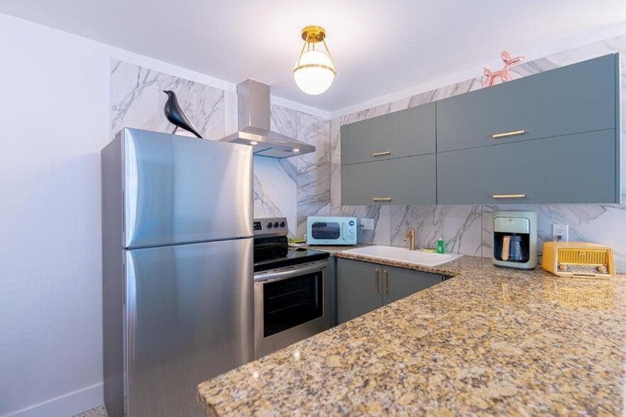 More Photos Of 648 Poinsettia Ave, Clearwater Beach Hotel For Sale