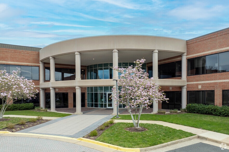 More Photos Of 14850 Conference Center Dr, Chantilly Office For Lease