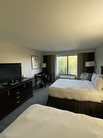 More Photos Of 4674 Ontario Mills Pkwy, Ontario Hotel For Sale