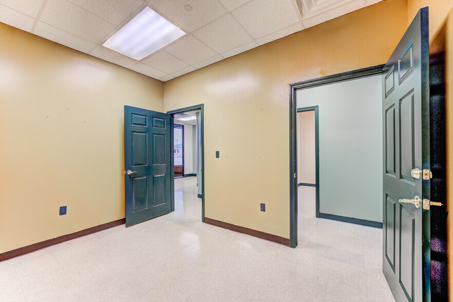 More Photos Of 324 Fm-1960 Rd, Houston General Retail For Sale