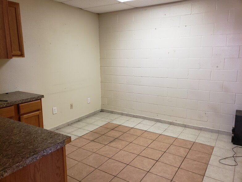 More Photos Of 3317 Inwood Rd, Dallas Auto Repair For Lease