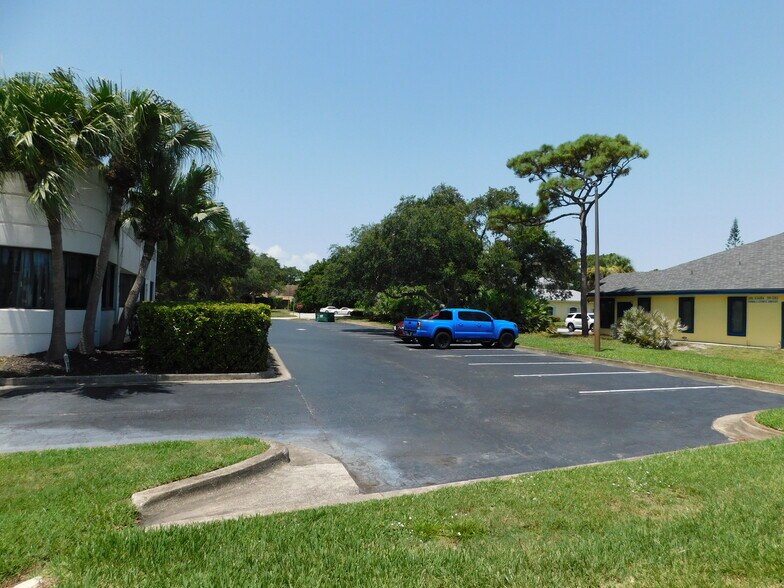 More Photos Of 21 Suntree Pl, Melbourne Medical For Lease