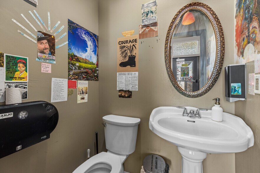 More Photos Of 442 High St, Lyons Restaurant For Sale