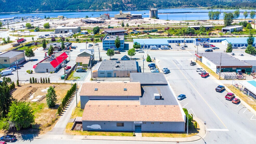 More Photos Of 4918 Napier St, Port Alberni Flex For Sale