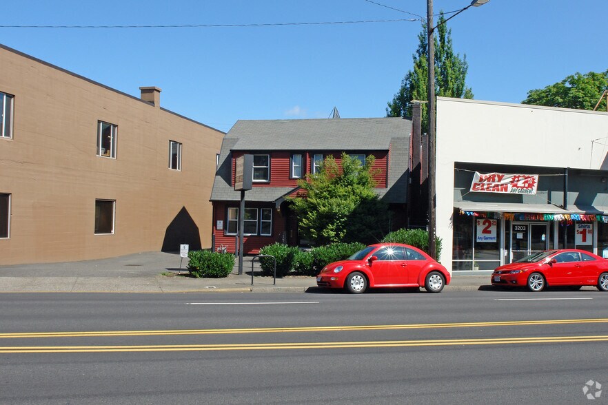 More Photos Of 3151 NE Sandy Blvd, Portland Office For Sale