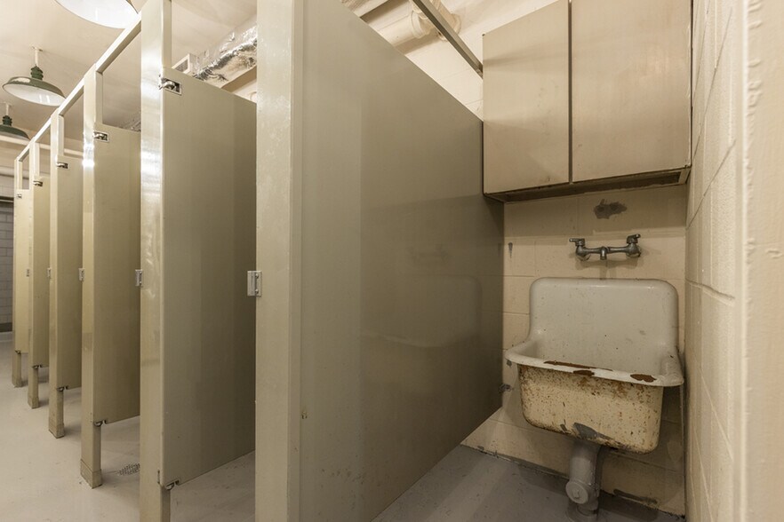 More Photos Of 8871 Griffith Rd, Nashville Warehouse For Sale