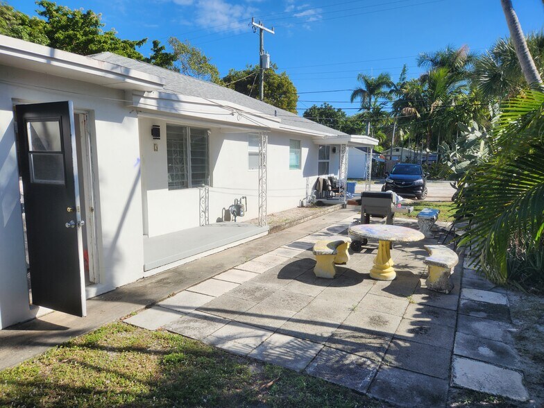 More Photos Of 726 N L St, Lake Worth Beach Specialty For Sale