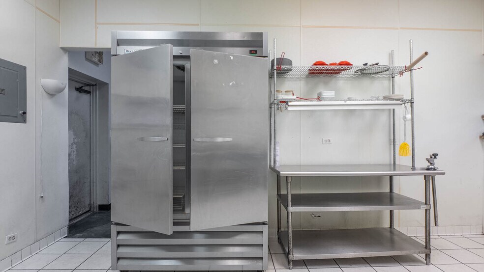 More Photos Of 746 US-63 Hwy, Mammoth Spring General Retail For Sale