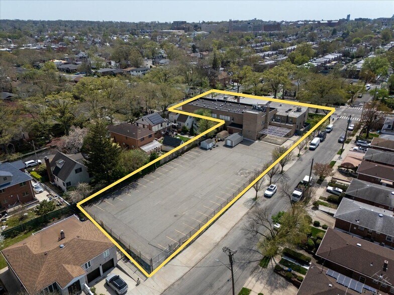More Photos Of 16711 73rd Ave, Fresh Meadows Religious Facility For Lease