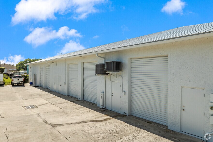 More Photos Of 3054-3076 SE Dominica Ter, Stuart Warehouse For Lease