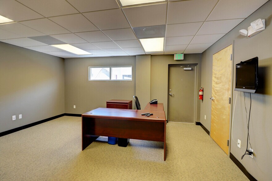 More Photos Of 1605 Hendry St, Fort Myers Office For Sale