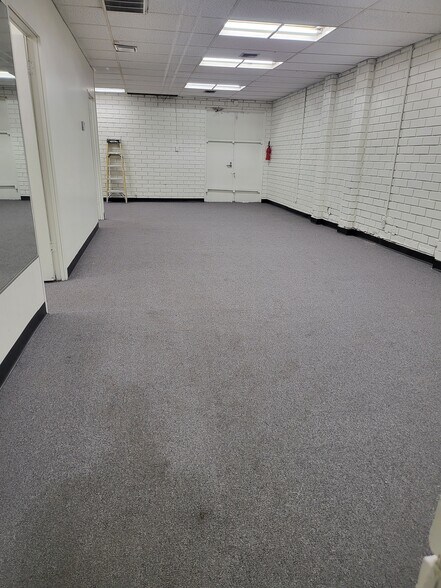 More Photos Of 1617-1619 E Adams Blvd, Los Angeles Warehouse For Lease
