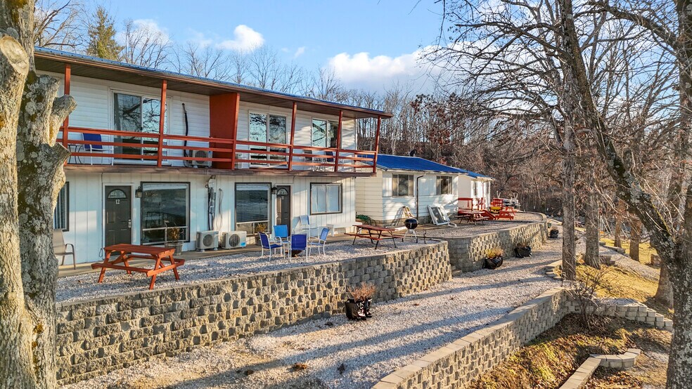 More Photos Of 91 Breeze Dr, Camdenton Hotel For Sale