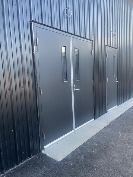 More Photos Of 25 Industrial Tract, Hudson Warehouse For Lease