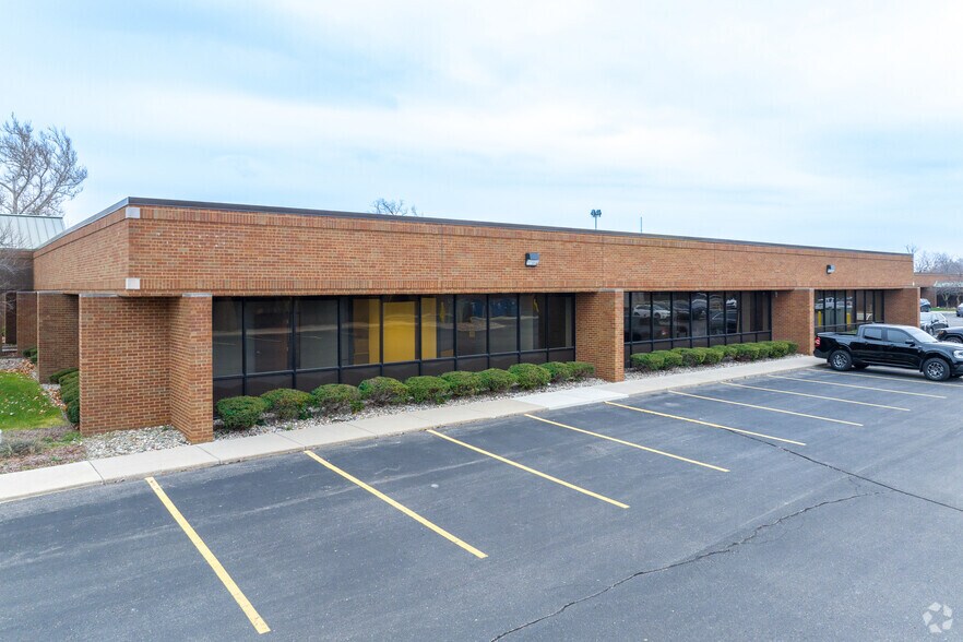 More Photos Of 14555 Rotunda Dr, Dearborn Office For Sale