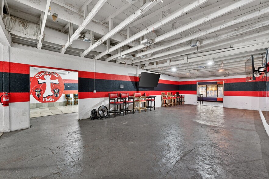 More Photos Of 940 W Hatcher Rd, Phoenix Freestanding For Sale