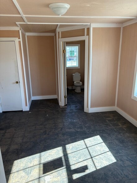 More Photos Of 3310 Fields St, Farmville Warehouse For Sale