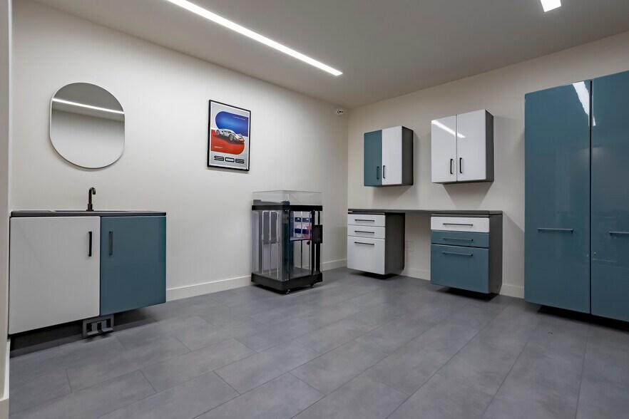 More Photos Of 1217 S Railroad Ave, San Mateo Showroom For Sale
