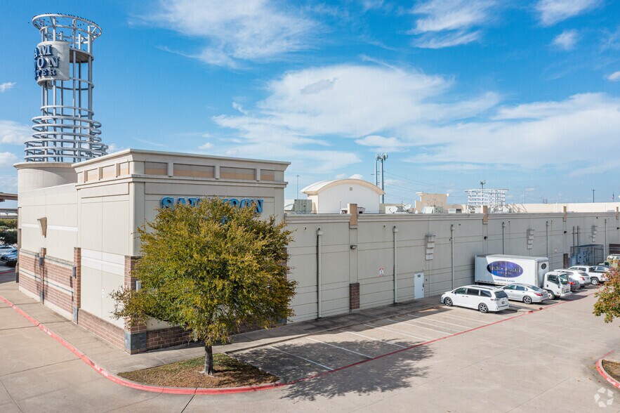 More Photos Of 11818-11834 Harry Hines Blvd, Dallas Unknown For Lease