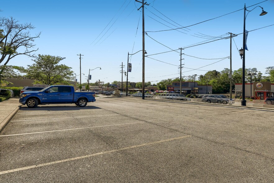 More Photos Of 110-154 W Irving Park Blvd, Bensenville General Retail For Lease