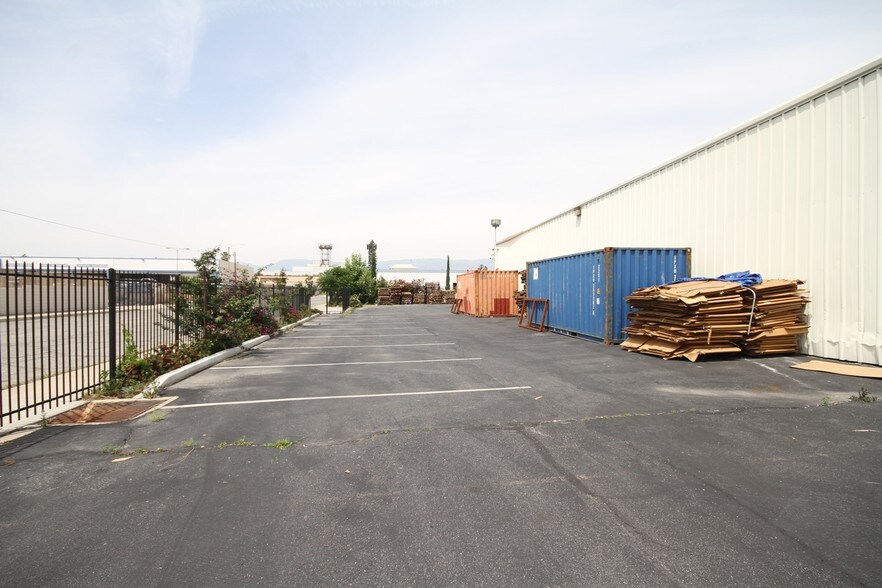 More Photos Of 444 Athol St, San Bernardino Warehouse For Sale