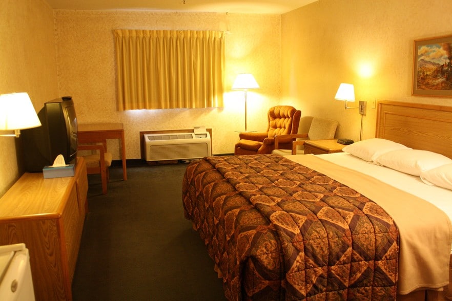More Photos Of 1109 2nd Ave, Sheldon Hotel For Sale