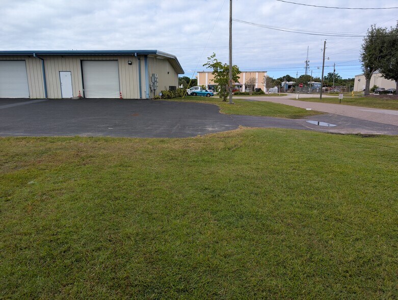 More Photos Of 23330 Harborview Rd, Port Charlotte Flex For Lease