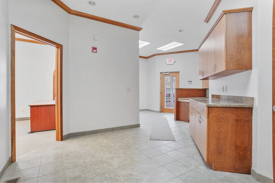 More Photos Of 120 W Aurora Rd, Northfield Medical For Lease