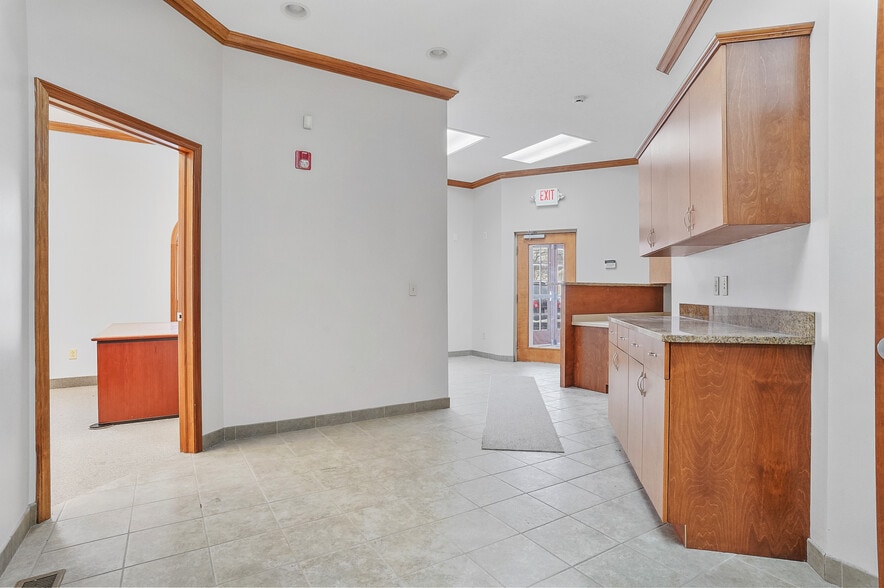 More Photos Of 120 W Aurora Rd, Northfield Medical For Sale